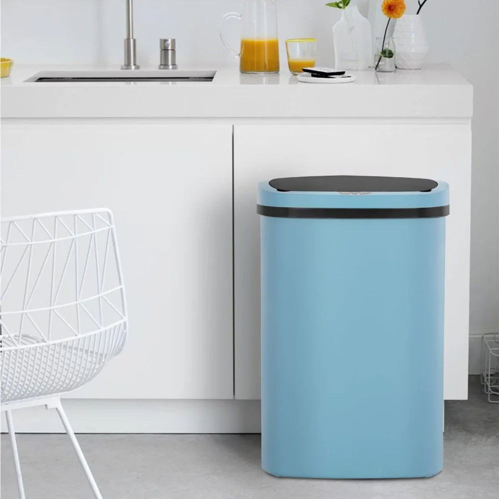 Trash Can with Automatic Lid
